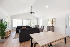 TV, offices - The Harbor @ Lighthouse Lodge – Lakefront Home with Covered Porch & Boat Slip Ac (Kimberling City)