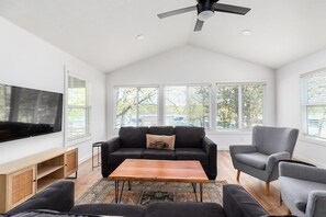 TV, offices - The Harbor @ Lighthouse Lodge – Lakefront Home with Covered Porch & Boat Slip Ac (Kimberling City)