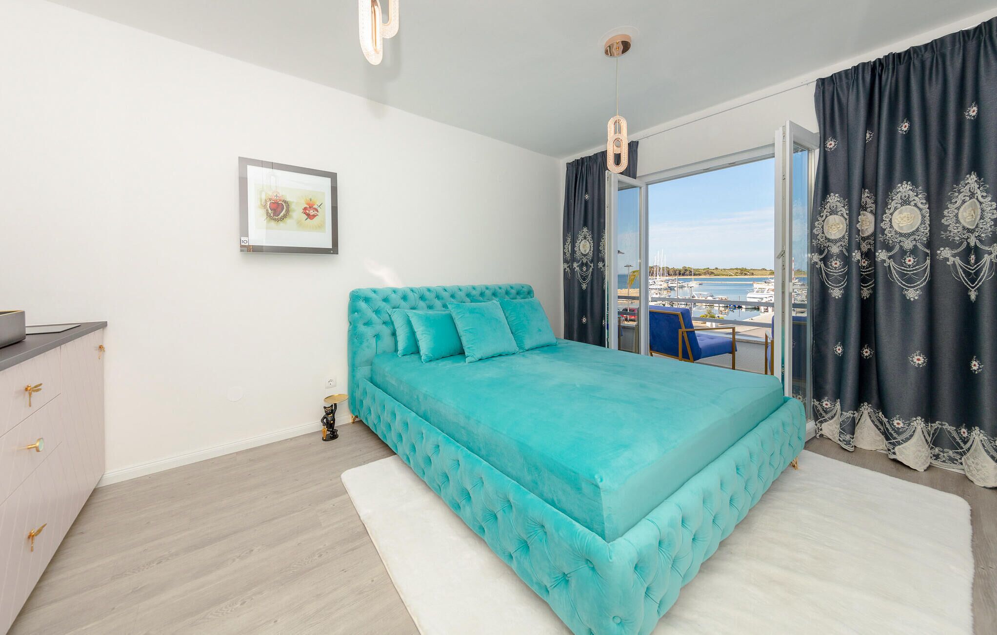 1 soverom, safe på rommet, strykejern/-brett og wi-fi (inkludert)