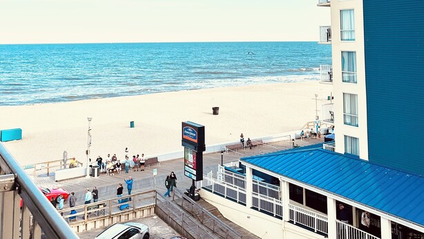 På stranden