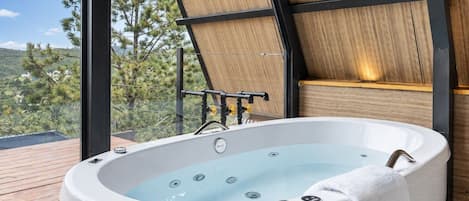 Indoor spa tub
