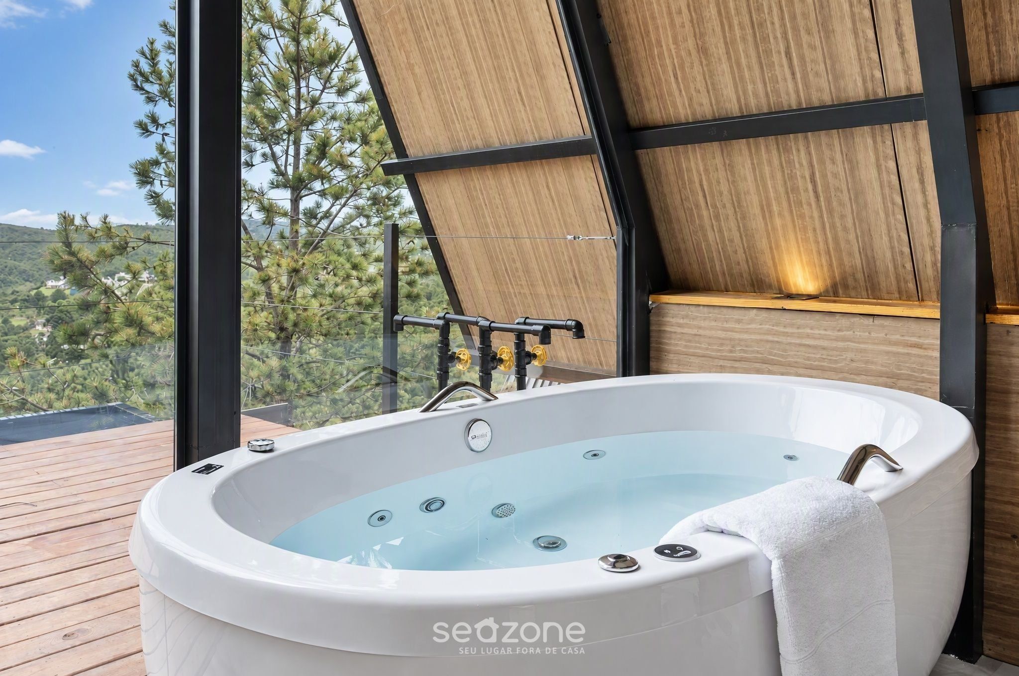 Indoor spa tub