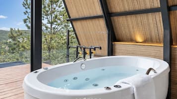 Indoor spa tub