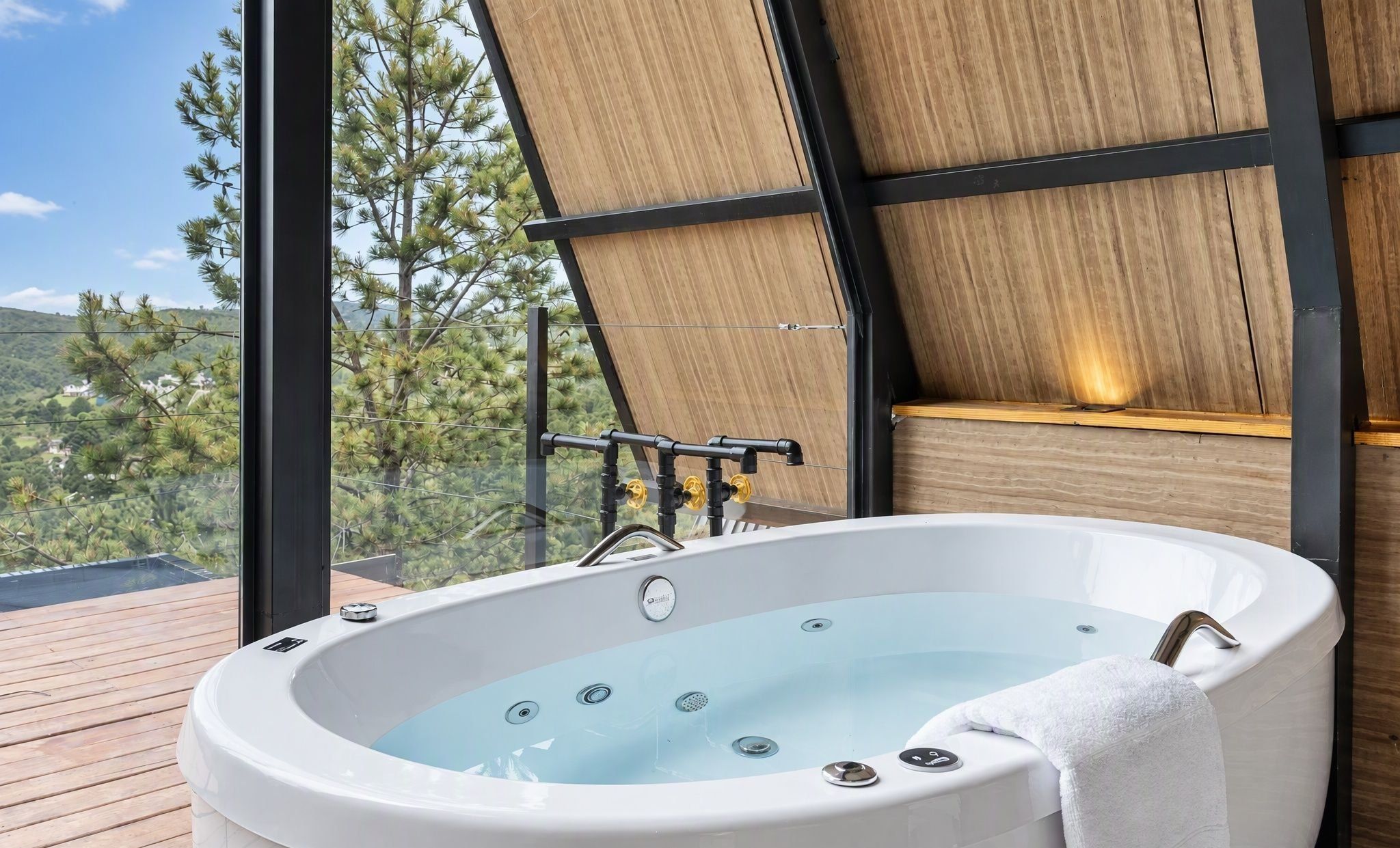 Indoor spa tub