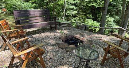 Private Mtn Love Shack w/ fast wifi, BBQ & view
