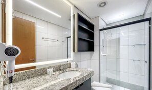 Studio | Bathroom | Shower, hair dryer, towels, soap