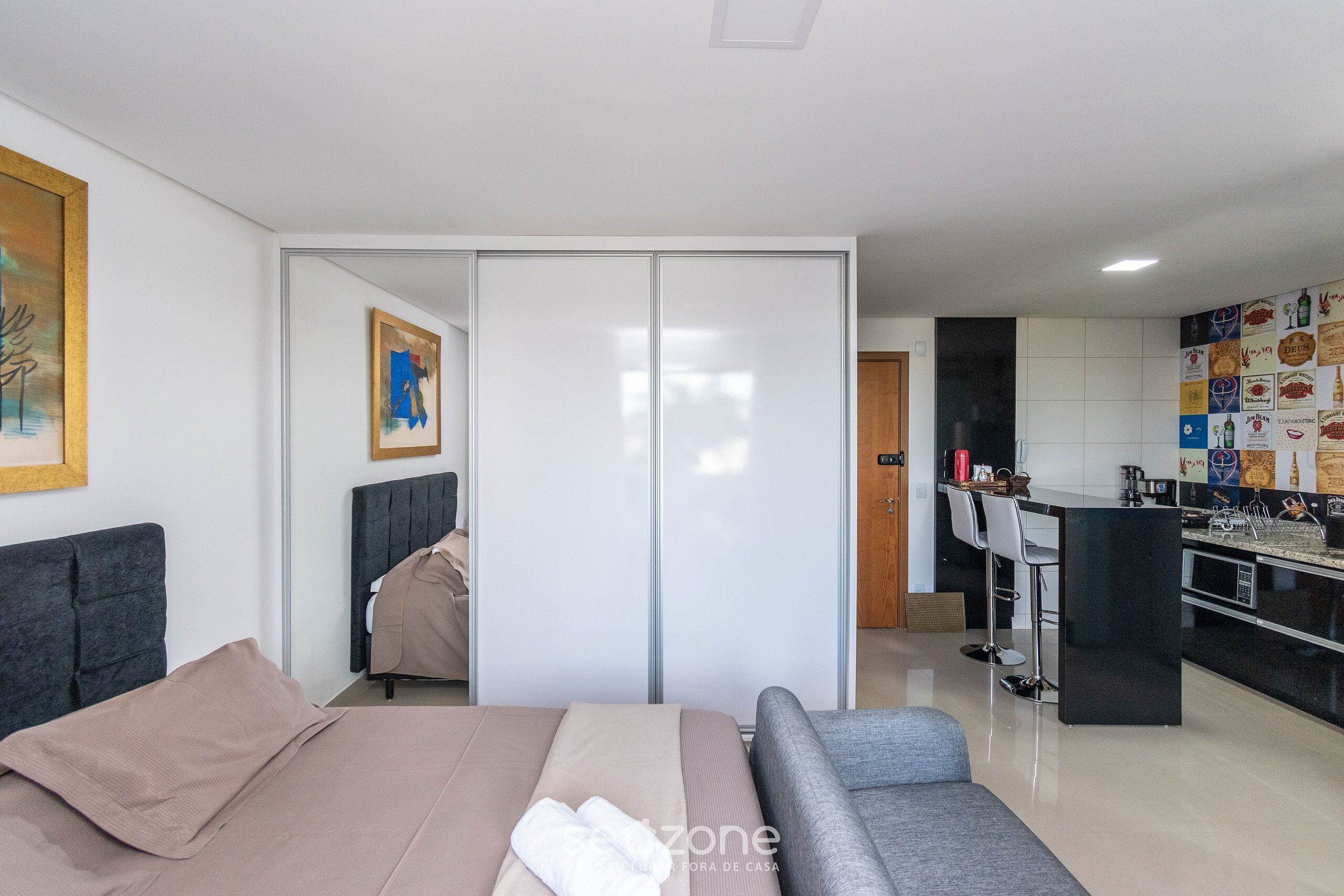 Studio | Laptop workspace, iron/ironing board, free WiFi, bed sheets