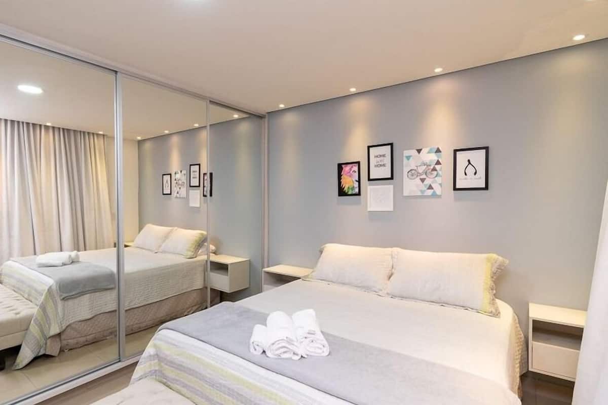 Basic Studio | Laptop workspace, iron/ironing board, free WiFi, bed sheets