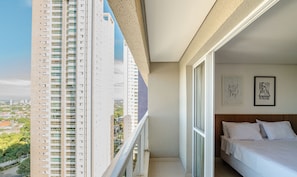 Studio – basic | Skrivebord for bærbar PC, strykejern/-brett og wi-fi (inkludert)