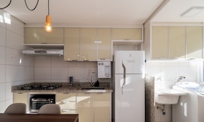 Apartment | Eigene Küche | Kühlschrank, Mikrowelle, Kochgeschirr/Geschirr/Besteck