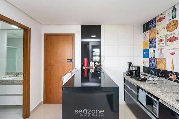 Studio | Cuisine privée | Réfrigérateur, micro-ondes, batterie de cuisine, vaisselle et ustensiles