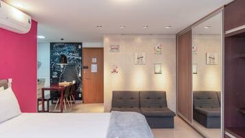 Studio | Laptop workspace, iron/ironing board, free WiFi, bed sheets