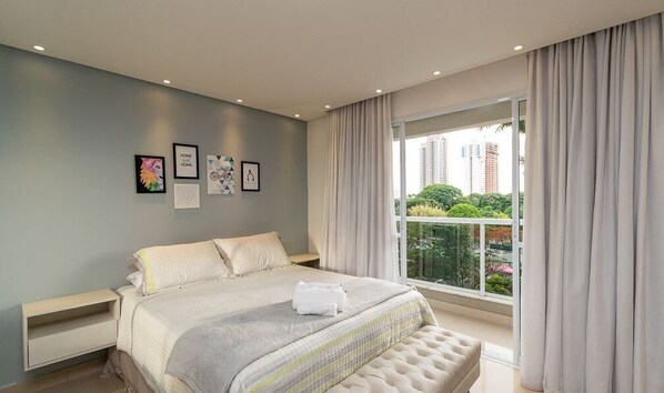 Perusstudio | Kannettavalle tietokoneelle sopiva työtila, silitysrauta/-lauta