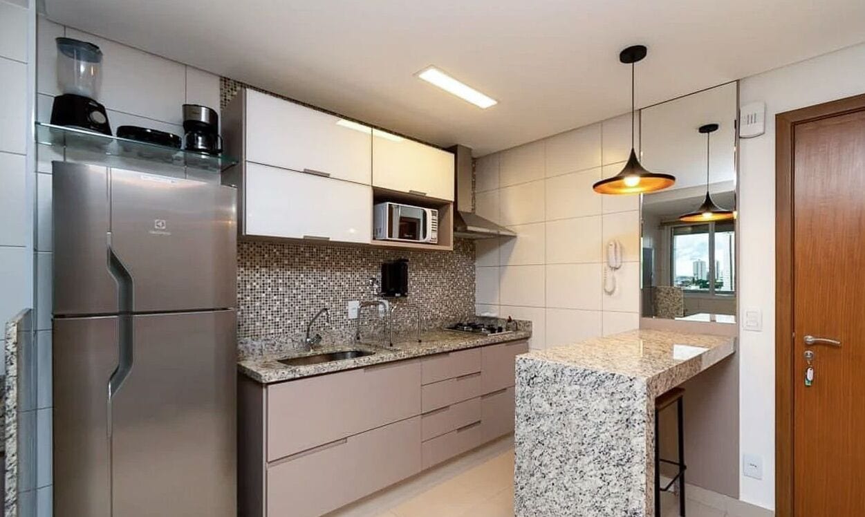 Estudio básico | Cocina privada | Refrigerador, microondas y utensilios de cocina 