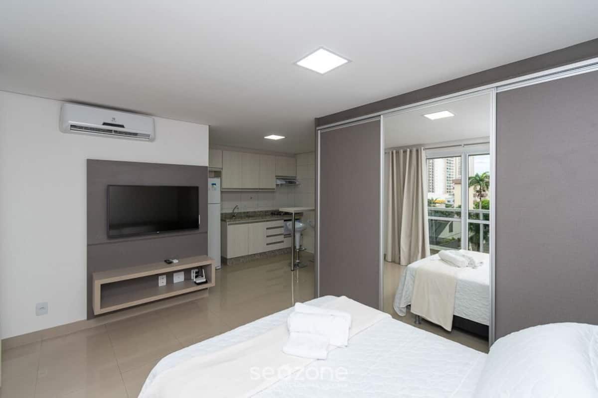 Basic Studio | 1 bedroom, laptop workspace, iron/ironing board, free WiFi