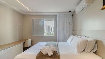 Apartamento | Espaço de trabalho para notebook, ferros/tábuas de passar roupa