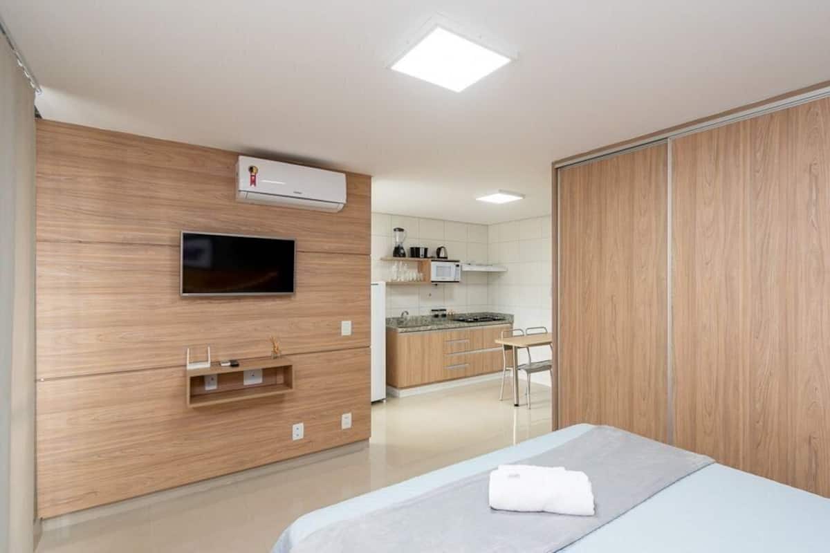 Basic Studio | Laptop workspace, iron/ironing board, free WiFi, bed sheets