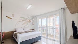 Basic Studio | Laptop workspace, iron/ironing board, free WiFi, bed sheets - Charmosos Flats no Setor Bueno TXP (Goiânia)