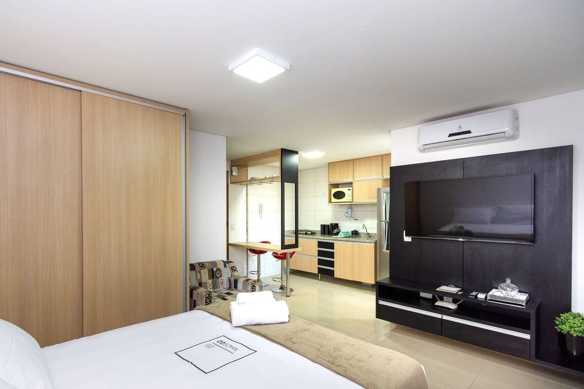 Basic Studio | Laptop workspace, iron/ironing board, free WiFi, bed sheets