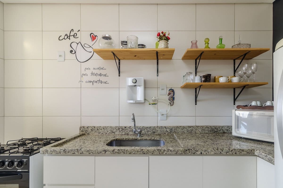 Basic Apartment | Private kitchen | Fridge, microwave, blender, cookware/dishes/utensils
