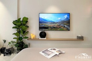 1 bedroom, WiFi, bed sheets - Modern, cozy home near Bui Vien Walking St-SOHO (Ho Chi Minh City)