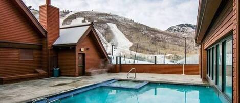 Piscina coperta, una piscina riscaldata