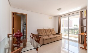 Basic Apartment | Living area | TV - Modernos Flats no Setor Bueno TXP03 (Goiânia)