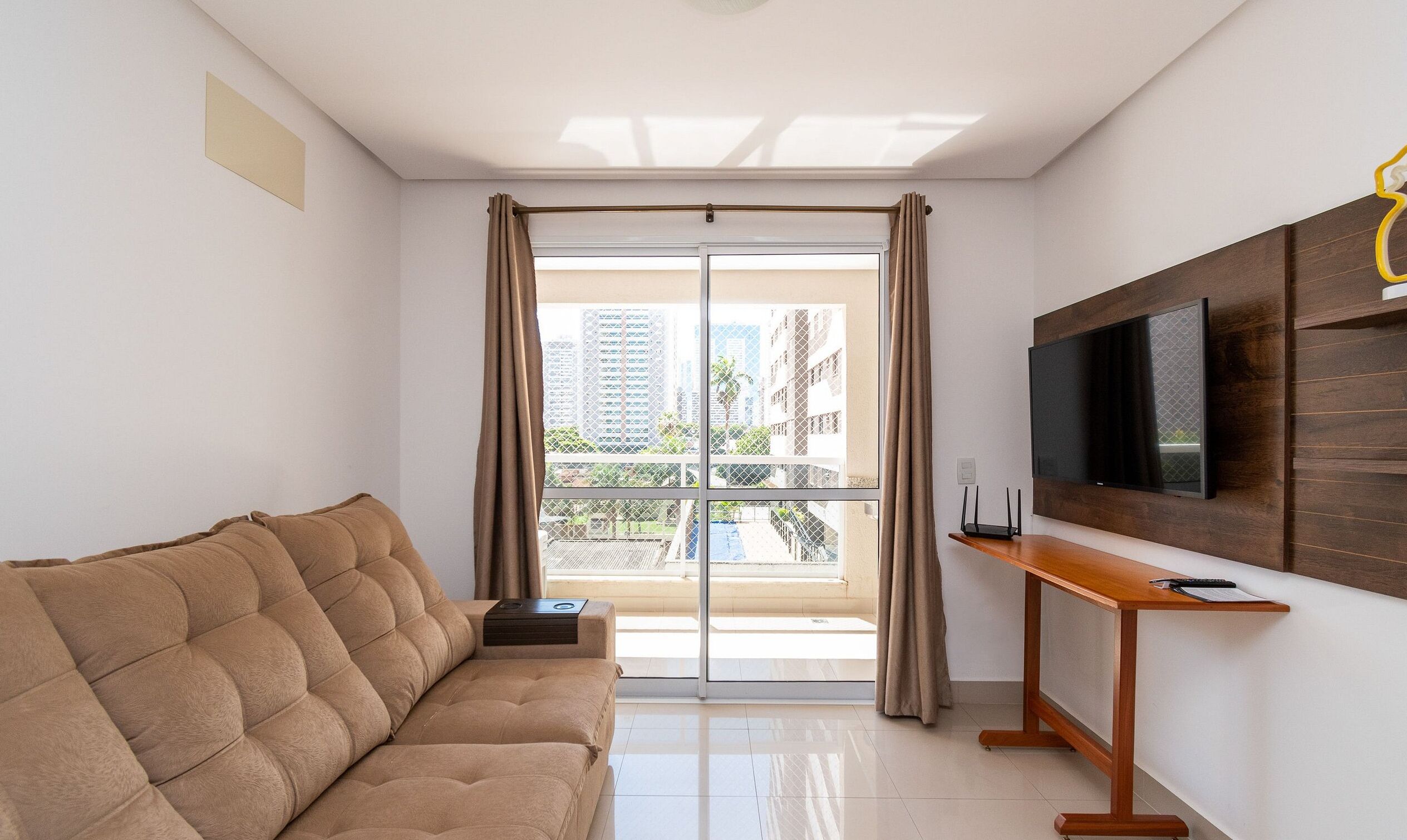 Departamento básico | Área de sala de estar | Televisión 