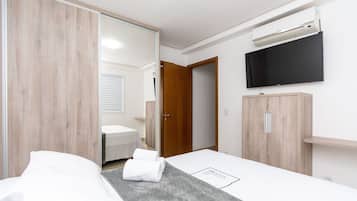 Basic Apartment | 2 bedrooms, free WiFi, bed sheets