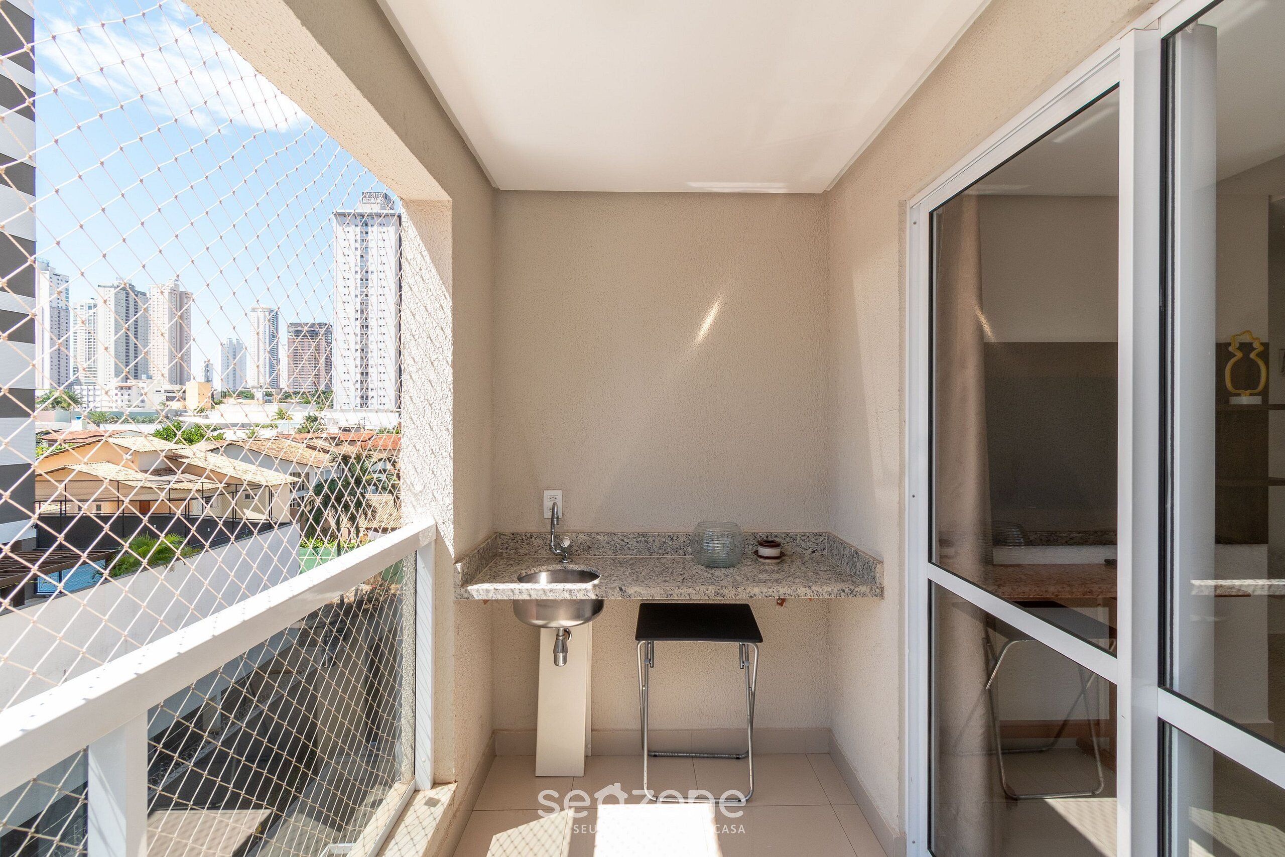 Basic Apartment | Terrace/patio