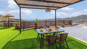 تناول الطعام بالخارج