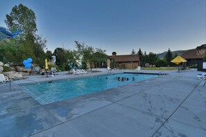 A heated pool - WL 610 | Luxury Retreat – Steps from Adventure (Eden)