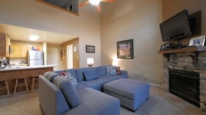 Smart TV, fireplace - WL 610 | Luxury Retreat – Steps from Adventure (Eden)