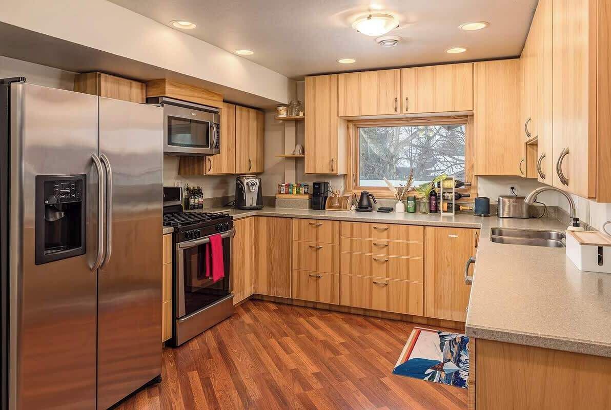 Kühlschrank, Mikrowelle, Ofen, Herdplatte