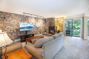 Smart TV, fireplace - 5 Ski Resorts | Hot Tub/Pool/Lake (Dillon)