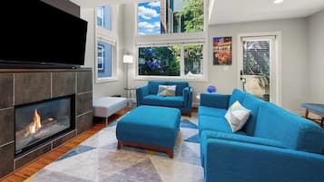 Smart TV, fireplace