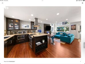 Fridge, microwave, oven, stovetop - Stylish Queen Anne townhouse with rooftop deck, secure parking, walk score 94! (Seattle)