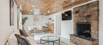 Secluded Oasis: 4 Bedrooms, 3 Blocks to Downtown