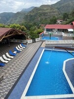 2 piscinas al aire libre