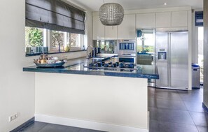 Refrigerador, horno, parrilla de estufa y lavavajillas 