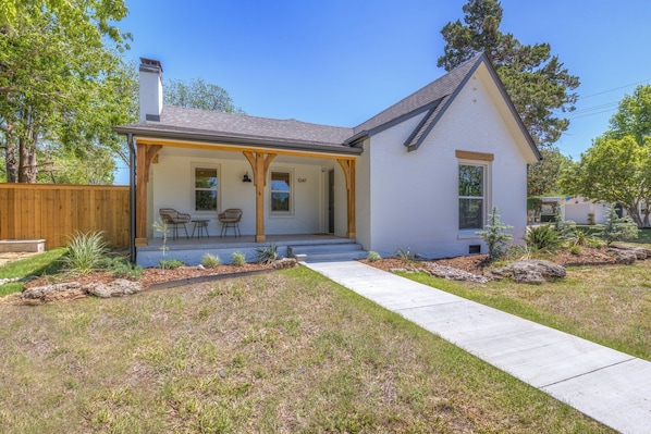 Exterior - Luxury 3BD 2bath Near EXPO & TU (Tulsa)