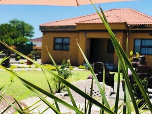 المنطقة المحيطة بالمنشأة