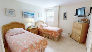 2 habitaciones, escritorio, tabla de planchar con plancha y wifi gratis 