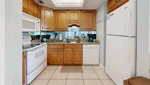 Fridge, microwave, stovetop, dishwasher