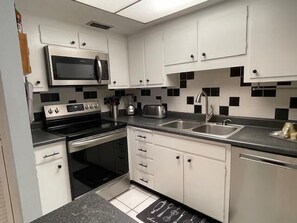 冷蔵庫、電子レンジ、オーブン、食器洗い機