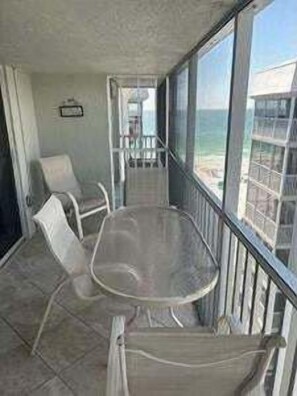 Outdoor dining - Crescent Arms 705 N Siesta Key Florida (Siesta Key)