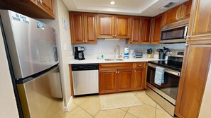 冰箱、微波炉、烤箱、炉灶