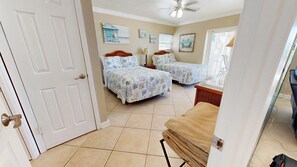 2 slaapkamers, een strijkplank/strijkijzer, gratis wifi, beddengoed