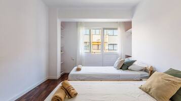 3 slaapkamers, een strijkplank/strijkijzer, reisbedje, gratis wifi