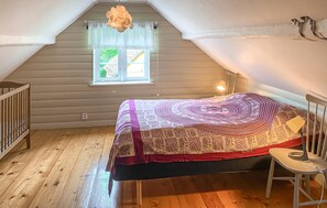 3 bedrooms, travel cot, Internet, bed sheets